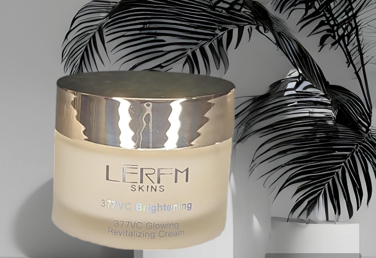 .LFERFM Vitamin C And Retinol Facial Skin Care sets Natural moisturizing Organic Whitening