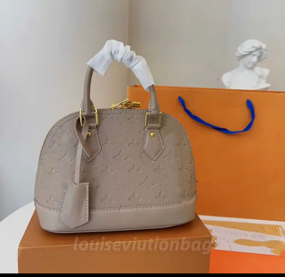 Louis Vuitton Shoulder bag